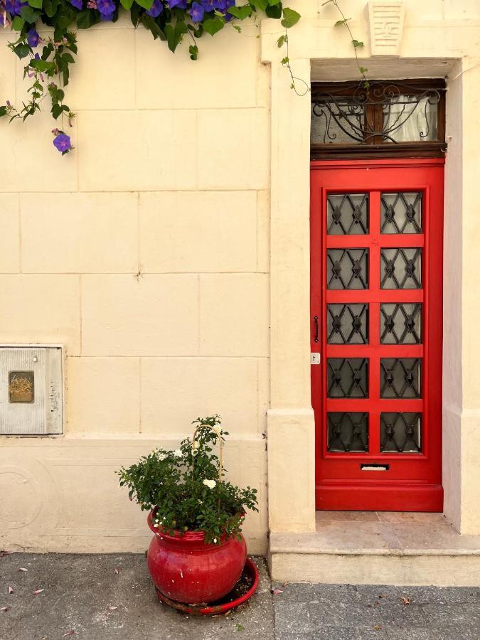 Le Donjon De La Roquette Apartamento Arlés Exterior foto